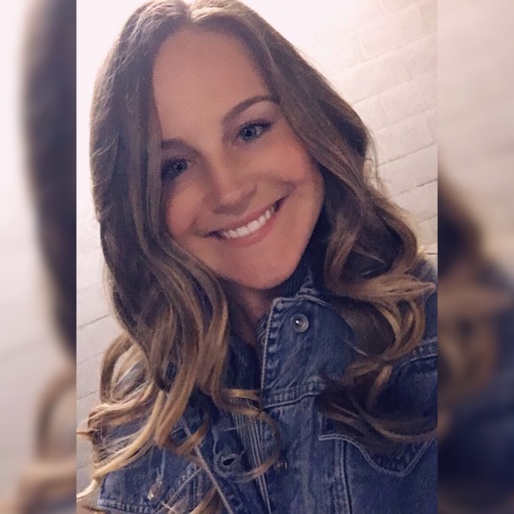 Meet your Posher, Courtney - Picture 1 of 1